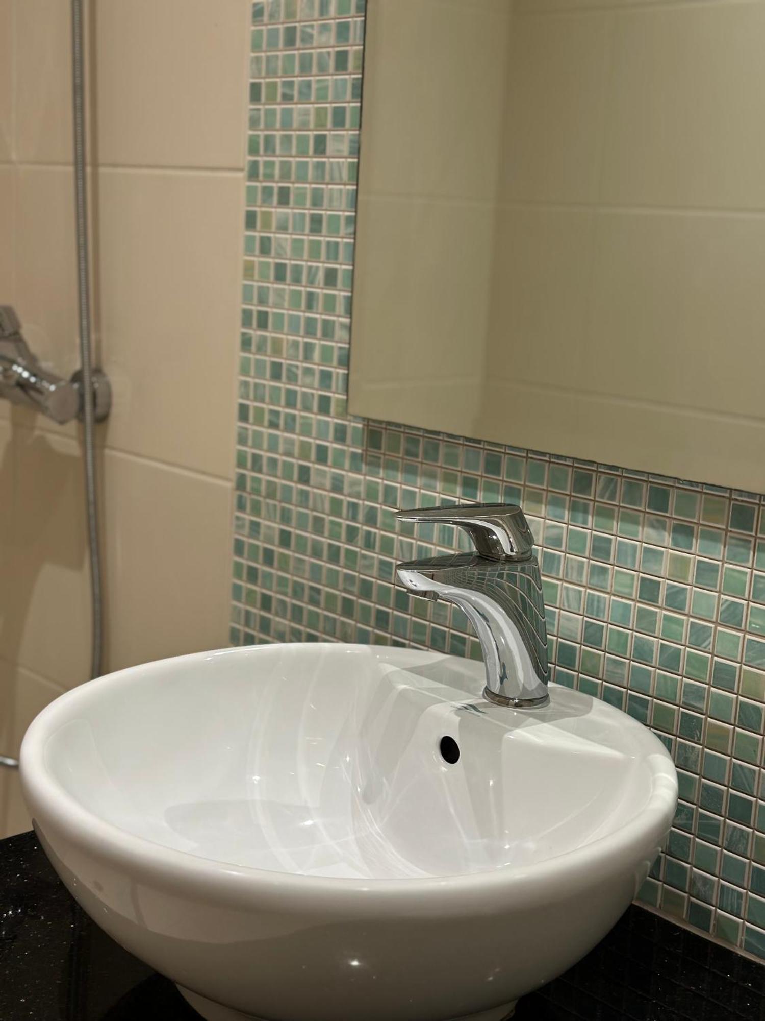 Shehu Hotel 3*